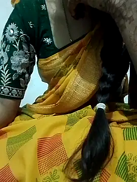 Snapshot of saaniya chatting on October 13, 2025, 5:58 pm saaniya online show from October 13, 2025, 5:58 pm