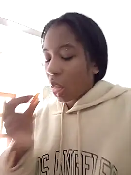 Zaira Rose  online show from September 28, 2025, 1:07 pm