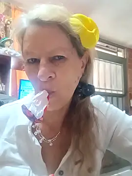 MaryLunna online show from February 14, 2025, 7:12 pm