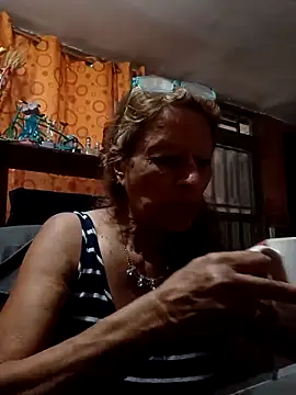 MaryLunna online show from March 2, 2025, 6:35 pm