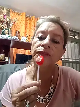 MaryLunna online show from February 6, 2025, 7:07 pm