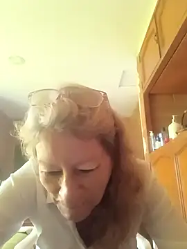 MaryLunna online show from February 12, 2025, 2:10 pm