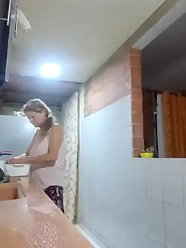 MaryLunna online show from March 13, 2025, 9:32 am