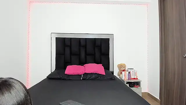 victoriacolin online show from February 21, 2025, 11:54 pm