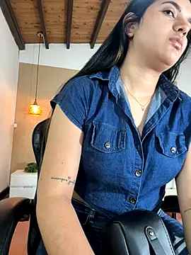 Hadley  online show from November 20, 2025, 2:56 am