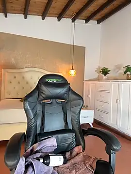 Hadley  online show from November 15, 2025, 12:25 am