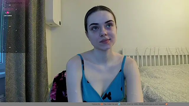 Snapshot of Hustle_Babyy chatting on December 15, 2025, 12:55 pm Hustle Babyy online show from December 15, 2025, 12:55 pm