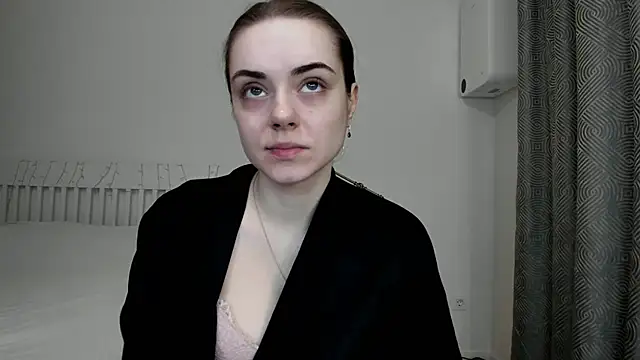 Snapshot of Hustle_Babyy chatting on November 18, 2025, 2:31 pm Hustle Babyy online show from November 18, 2025, 2:31 pm