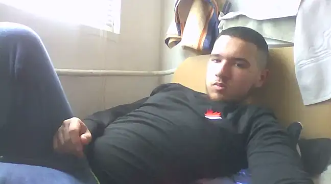 Snapshot of Drag_Queen chatting on February 3, 2025, 12:57 pm Drag Queen online show from February 3, 2025, 12:57 pm