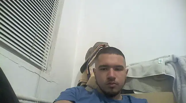 Snapshot of Drag_Queen chatting on January 30, 2025, 7:04 pm Drag Queen online show from January 30, 2025, 7:04 pm