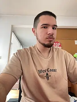 Snapshot of Drag_Queen chatting on February 12, 2025, 8:59 am Drag Queen online show from February 12, 2025, 8:59 am