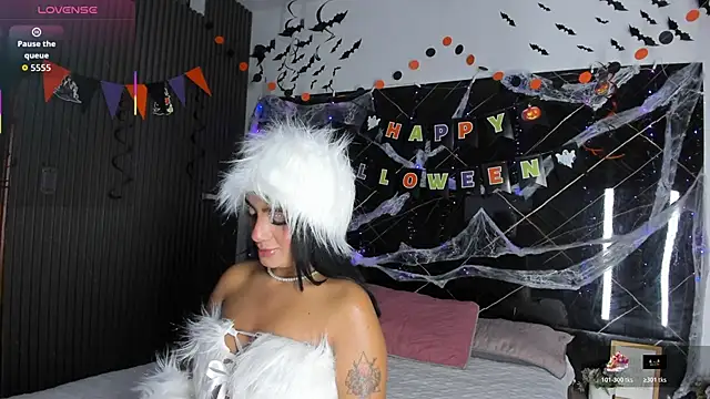 Estefy gomez09 online show from November 1, 2025, 5:14 am