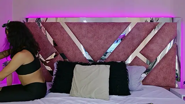 AliDiaz  online show from April 8, 2026, 7:15 pm