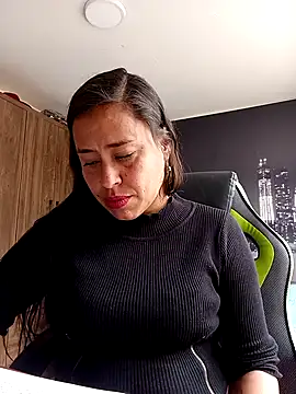 kamila lovee online show from October 31, 2025, 4:58 pm