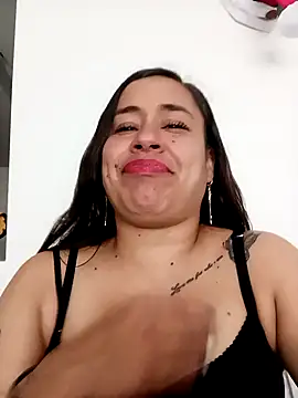 kamila lovee online show from December 15, 2025, 7:20 pm