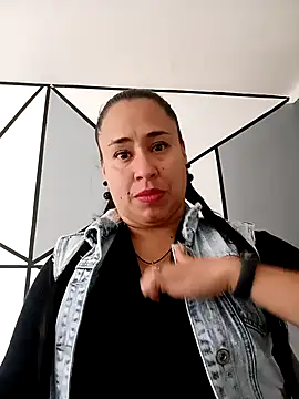 kamila lovee online show from October 22, 2025, 7:02 pm