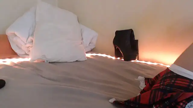 Snapshot of AliceFeet chatting on October 24, 2025, 1:43 pm AliceFeet online show from October 24, 2025, 1:43 pm