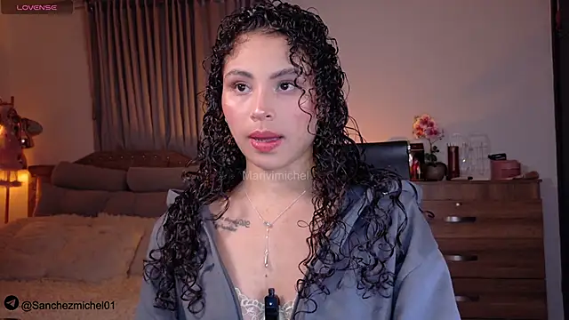 Marivimichel1 online show from November 18, 2025, 4:49 am