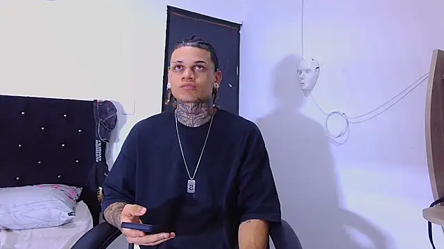 Snapshot of hot_man05 chatting on November 14, 2025, 5:44 am hot man05 online show from November 14, 2025, 5:44 am