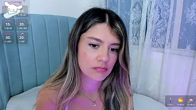 Snapshot of BlondieCutee chatting on November 7, 2025, 10:35 pm BlondieCutee online show from November 7, 2025, 10:35 pm