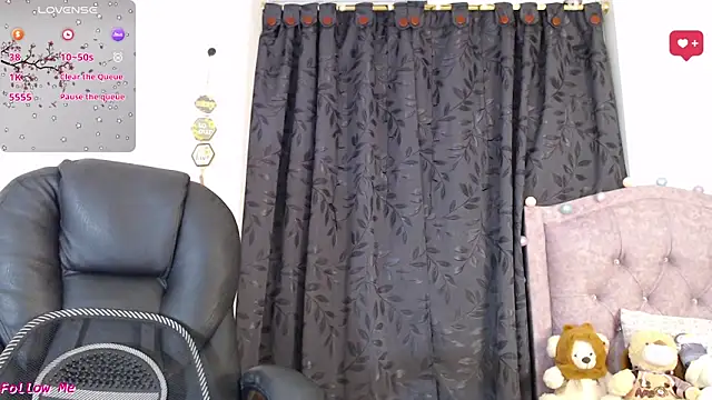 ellajonz online show from November 5, 2025, 1:42 am