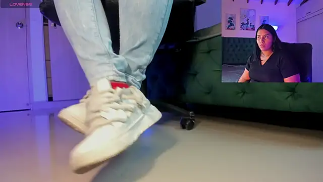 Snapshot of aleya_bliss chatting on November 28, 2025, 4:01 am aleya bliss online show from November 28, 2025, 4:01 am