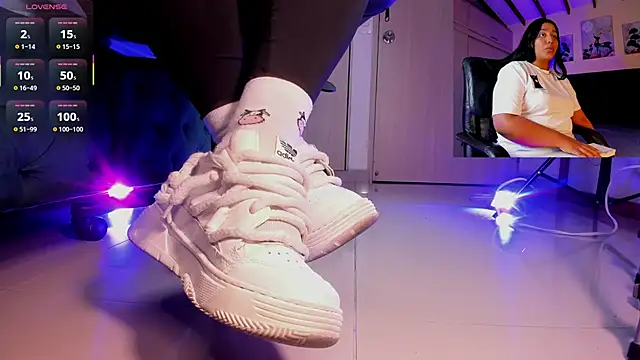 Snapshot of aleya_bliss chatting on November 27, 2025, 3:07 am aleya bliss online show from November 27, 2025, 3:07 am