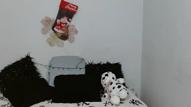 Lunasquirt1985 online show from December 17, 2025, 12:54 pm