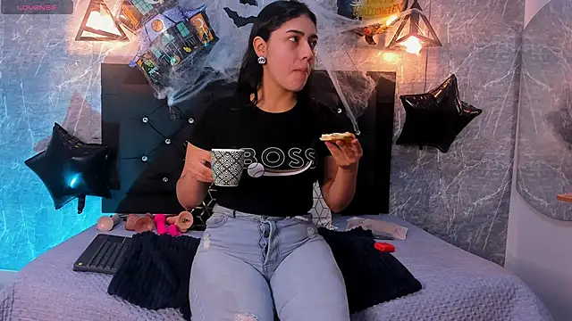 Snapshot of emberhodson chatting on October 17, 2025, 11:56 am emberhodson online show from October 17, 2025, 11:56 am