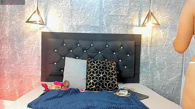 Snapshot of emberhodson chatting on November 12, 2025, 10:52 am emberhodson online show from November 12, 2025, 10:52 am