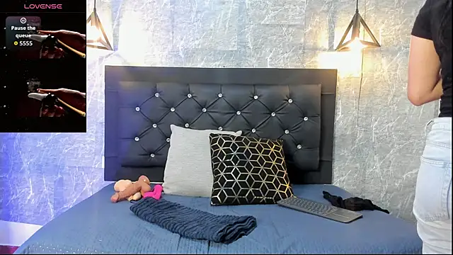 Snapshot of emberhodson chatting on November 21, 2025, 11:20 am emberhodson online show from November 21, 2025, 11:20 am