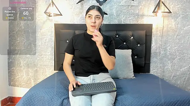 Snapshot of emberhodson chatting on November 3, 2025, 11:36 am emberhodson online show from November 3, 2025, 11:36 am