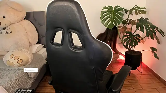 soymmia1 online show from March 22, 2025, 11:42 pm