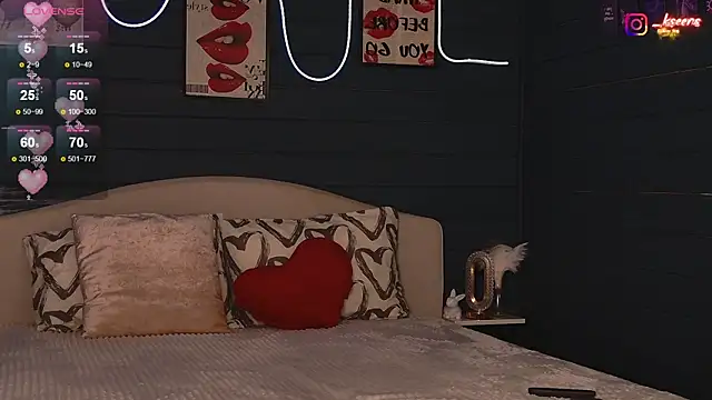 Snapshot of Eseensia chatting on November 22, 2025, 2:32 am Eseensia online show from November 22, 2025, 2:32 am