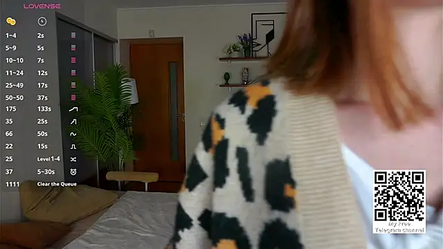 ErlinaBuoy online show from November 19, 2025, 5:29 am