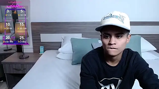 Liiamthompson online show from March 19, 2026, 9:09 am