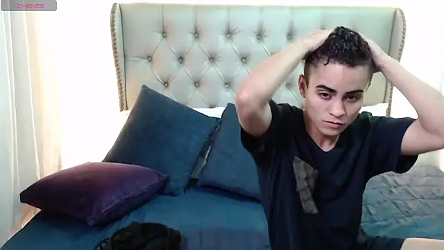 Snapshot of Liiamthompson chatting on May 31, 2026, 8:42 pm Liiamthompson online show from May 31, 2026, 8:42 pm