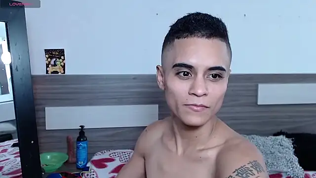 Snapshot of Liiamthompson chatting on November 22, 2025, 9:24 pm Liiamthompson online show from November 22, 2025, 9:24 pm