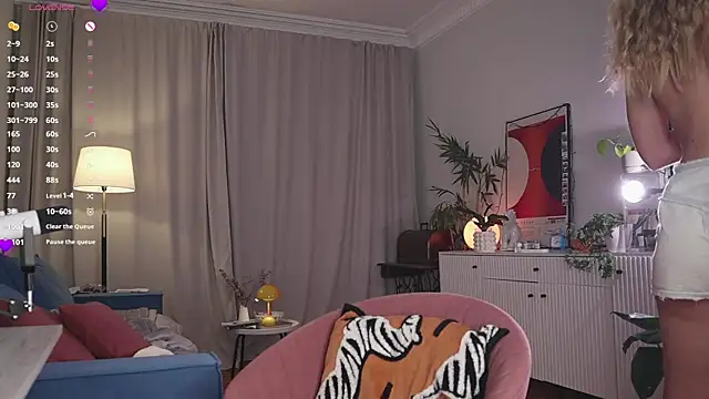 WhiteAnni online show from December 15, 2025, 4:18 am