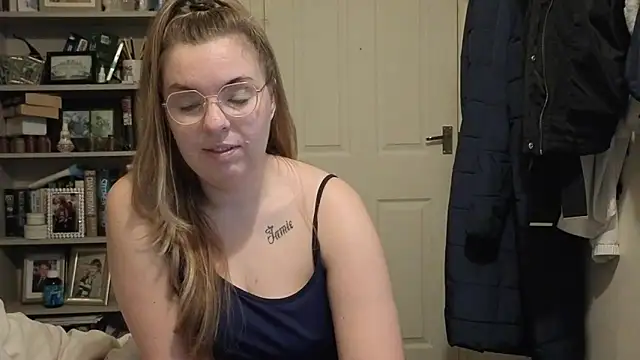 Snapshot of Demi_WelshX chatting on November 14, 2025, 9:35 am Demi WelshX online show from November 14, 2025, 9:35 am