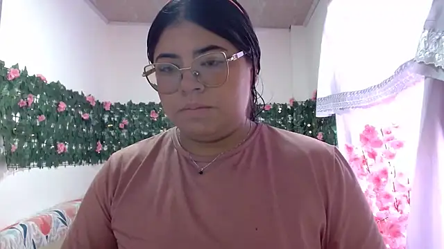 Snapshot of viccky_vick chatting on November 24, 2025, 7:58 pm viccky vick online show from November 24, 2025, 7:58 pm