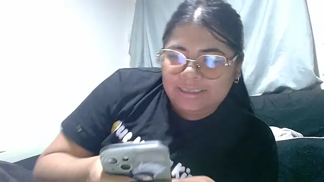 Snapshot of viccky_vick chatting on April 17, 2026, 11:29 pm viccky vick online show from April 17, 2026, 11:29 pm