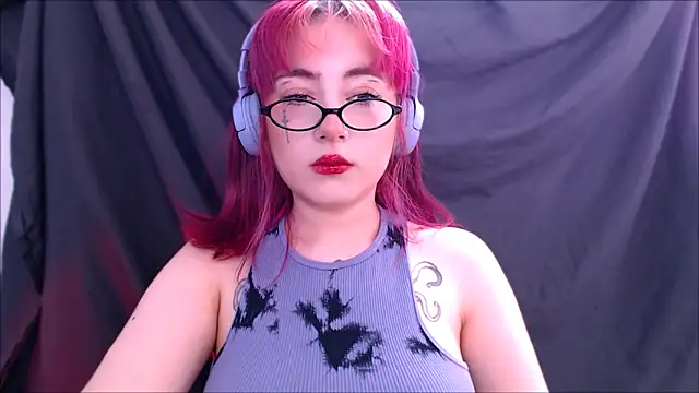 Snapshot of purplewitch chatting on March 23, 2026, 5:51 am purplewitch online show from March 23, 2026, 5:51 am