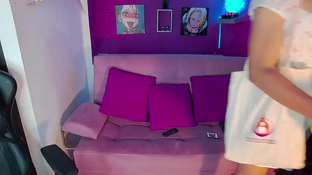 AuroraStartrainn online show from February 20, 2025, 6:57 pm