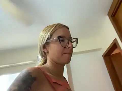 Mermaid-hana online show from October 12, 2025, 3:46 pm