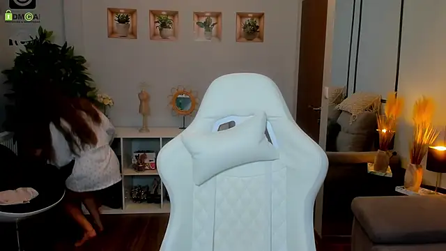 Anya-Ray online show from November 11, 2025, 2:12 pm