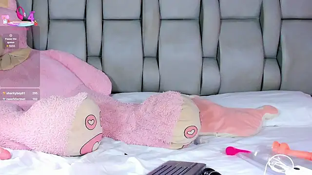 Snapshot of LucyRosse chatting on March 10, 2025, 5:29 pm LucyRosse online show from March 10, 2025, 5:29 pm