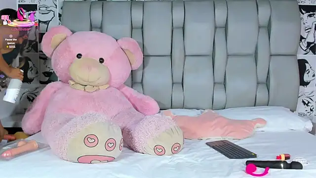 Snapshot of LucyRosse chatting on March 10, 2025, 11:23 am LucyRosse online show from March 10, 2025, 11:23 am