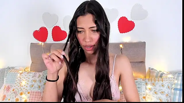 Miss veronicaa2 online show from February 12, 2025, 12:22 pm