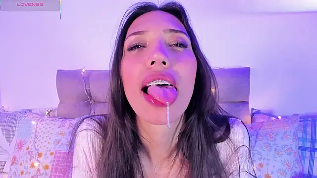 Miss veronicaa2 online show from February 6, 2025, 6:46 pm